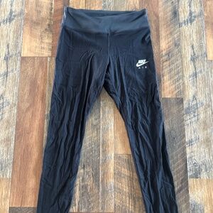 Black Nike leggings